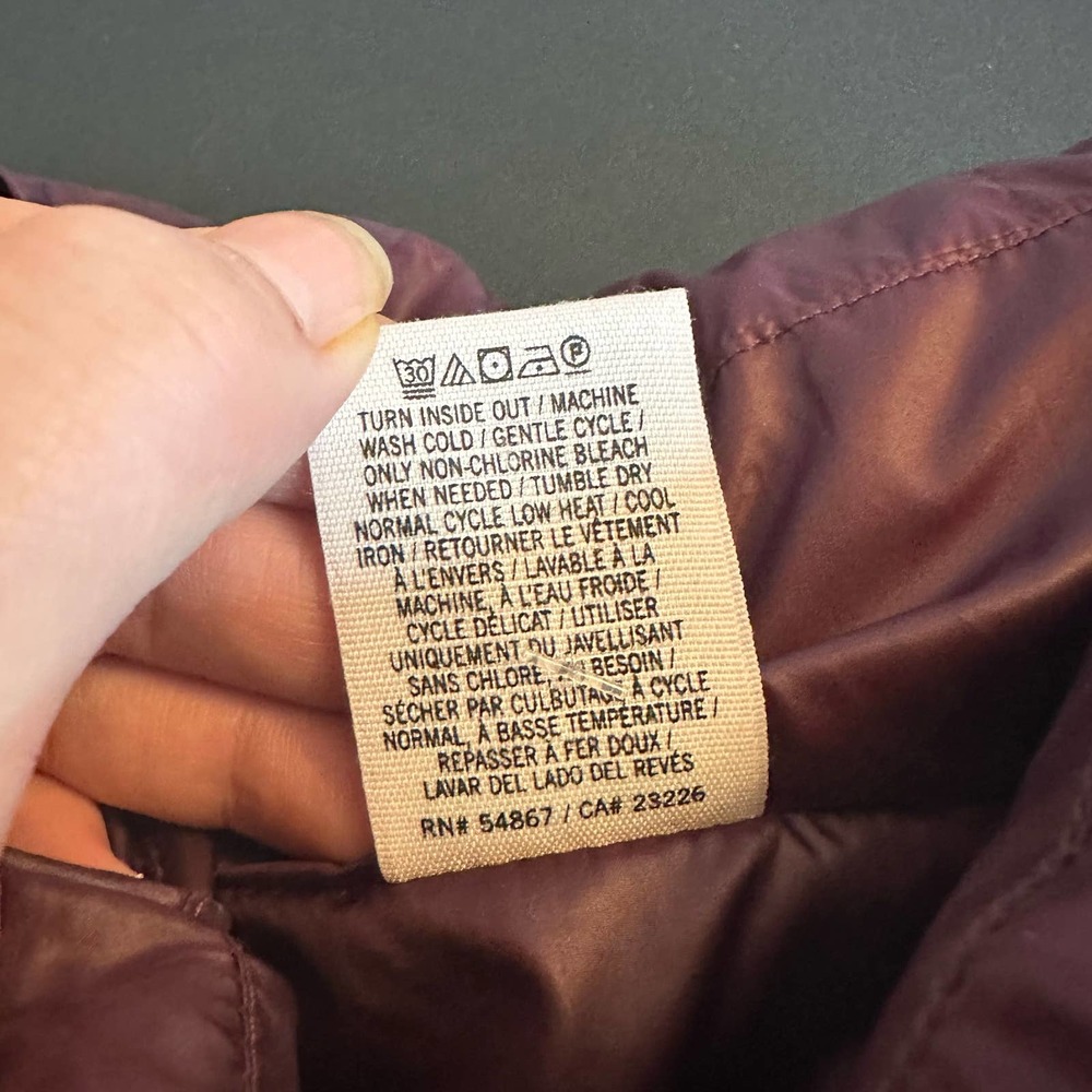 Victoria's Secret PINK Burgundy Puffer Vest size medium - Picture 7 of 8